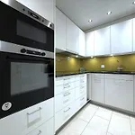 Apartment Salute 117 *